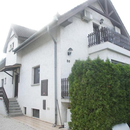 Szuzanna Fenyves Panzio Bed and Breakfast Siófok Esterno foto