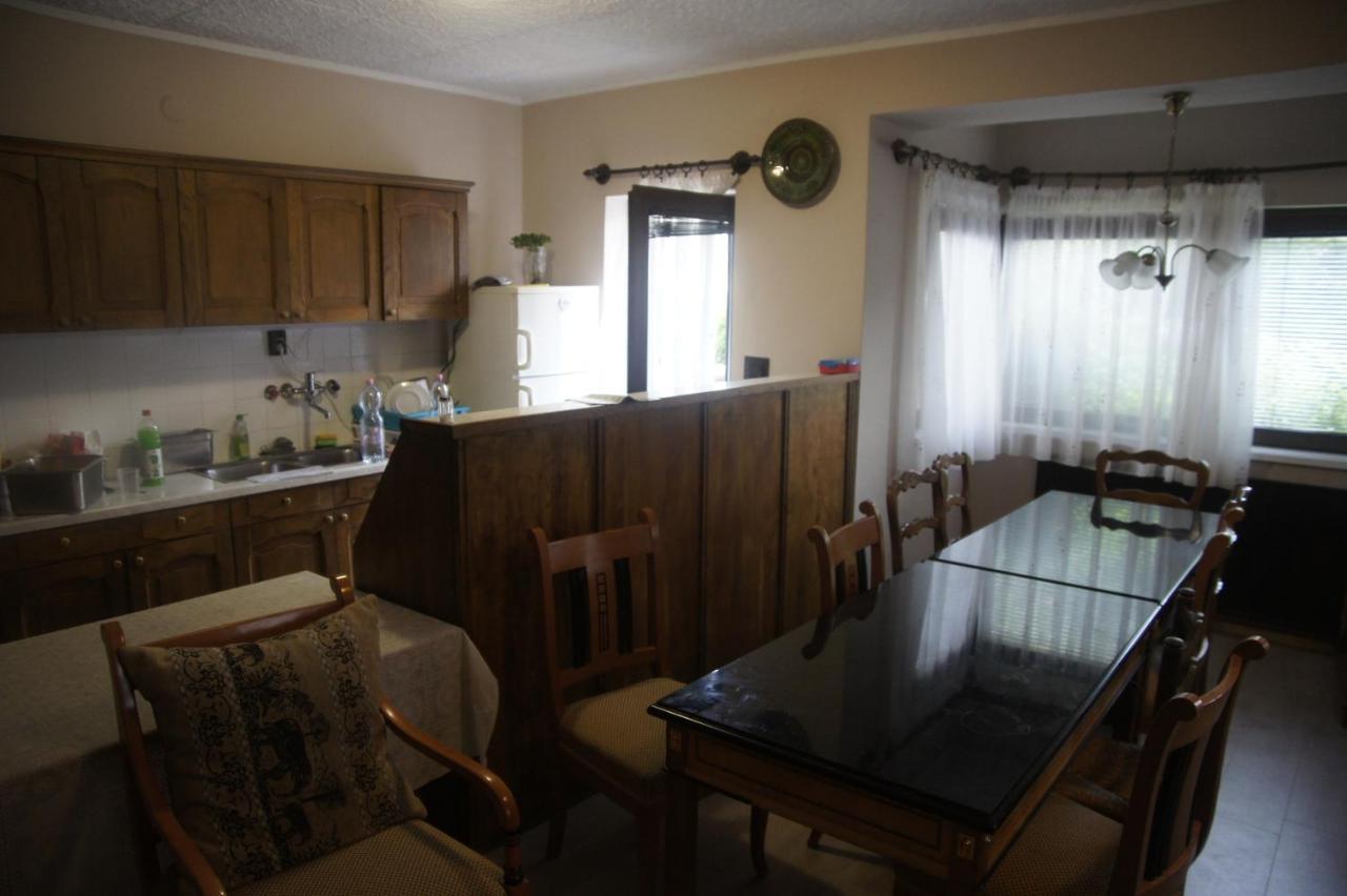 Szuzanna Fenyves Panzio Bed and Breakfast Siófok Esterno foto