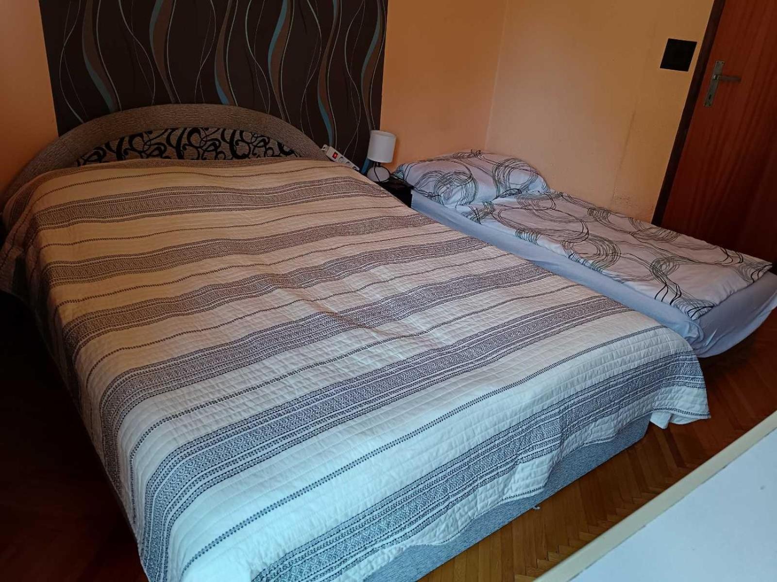 Szuzanna Fenyves Panzio Bed and Breakfast Siófok Esterno foto