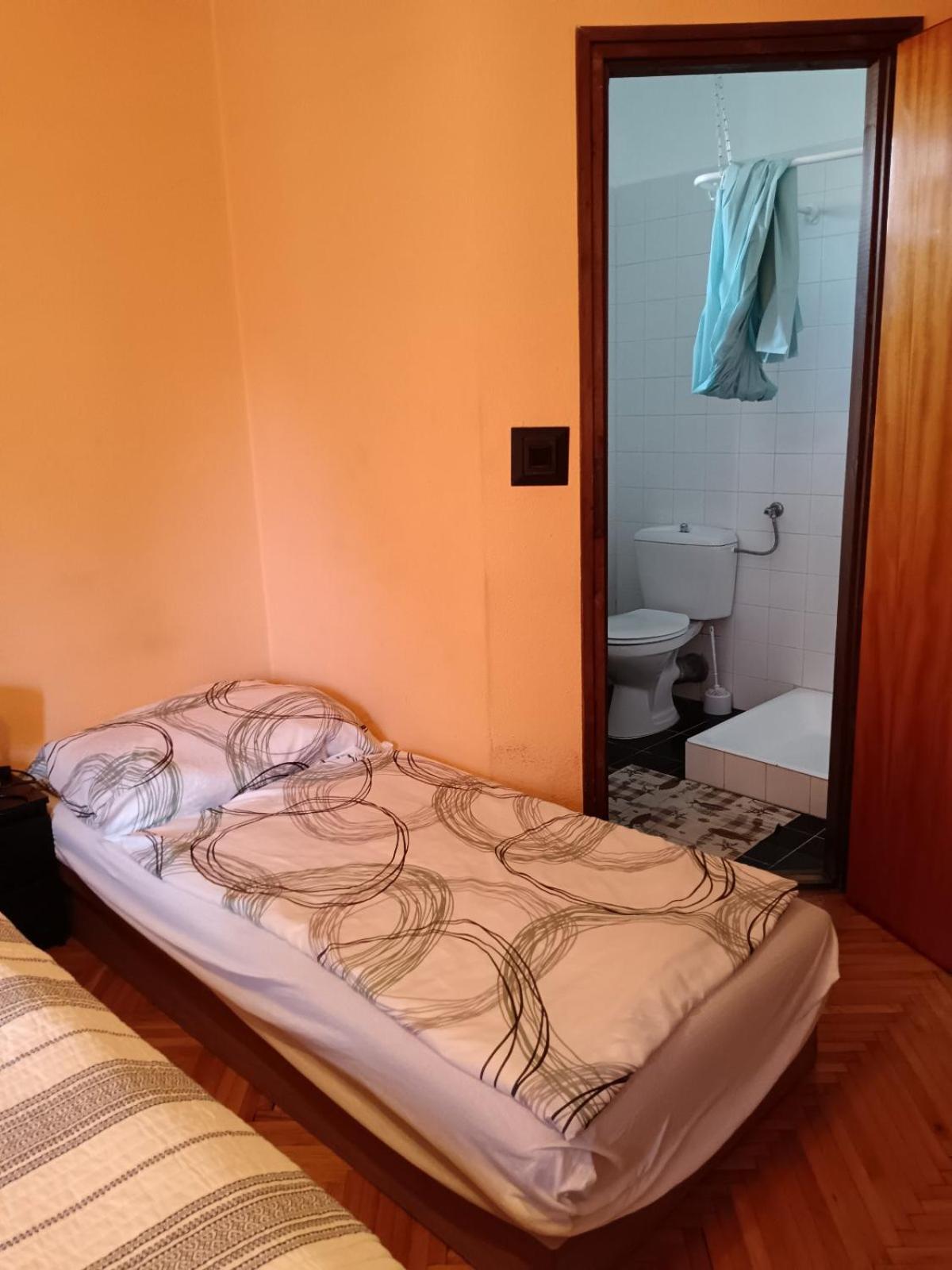 Szuzanna Fenyves Panzio Bed and Breakfast Siófok Esterno foto